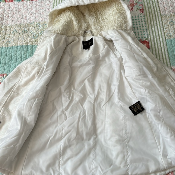 Ivory, embossed floral winter coat - Picture 4 of 4